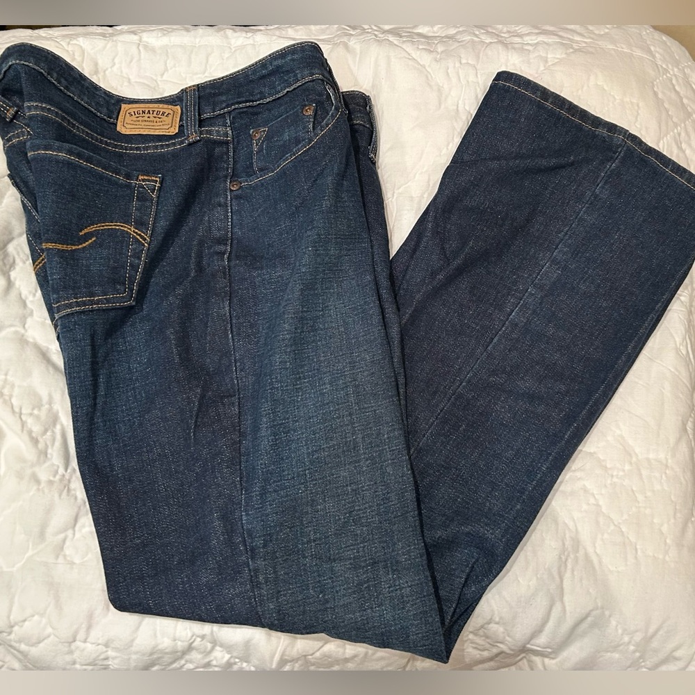 Levi’s Signature Straight Leg Jeans